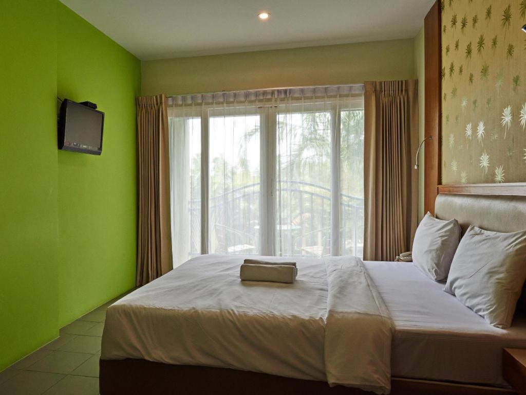 Phuket Ecozy Hotel Exterior photo