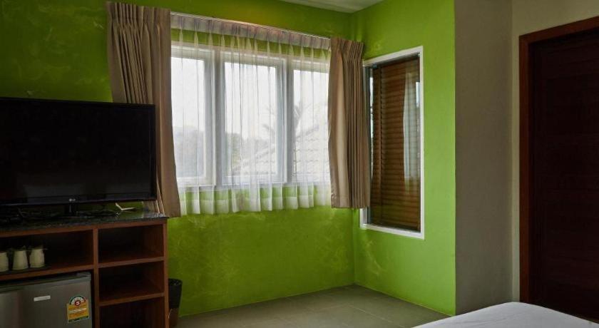 Phuket Ecozy Hotel Exterior photo